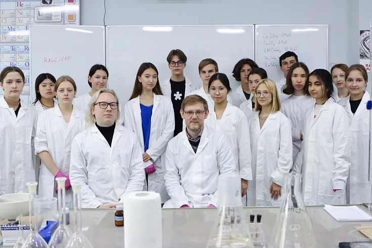 Преподаватели СПбГУ провели проектную смену по химии для одаренных школьников Оренбурга