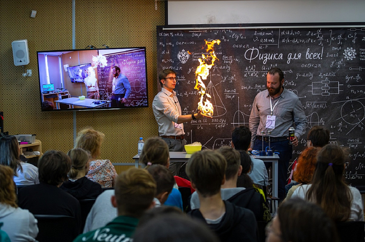 В СПбГУ прошел День открытых дверей Лабораторной экспериментальной площадки по физике