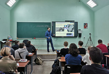 В СПбГУ завершилась Летняя практика по физике для школьников