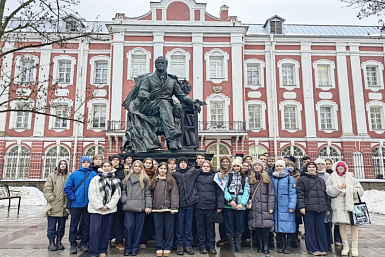 Школьники Петербурга посетили Восточный факультет СПбГУ