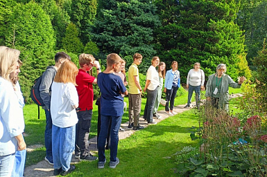 Ученики Инженерно-технологической школы № 777 приняли участие в Церемонии закрытия летнего сезона в Ботаническом саду СПбГУ
